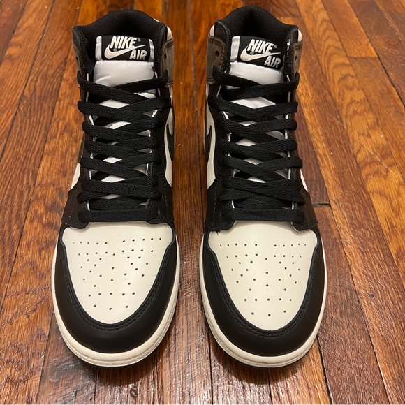 Jordan 1 Retro Dark Mocha (Big Kids) - Picture 4 of 5